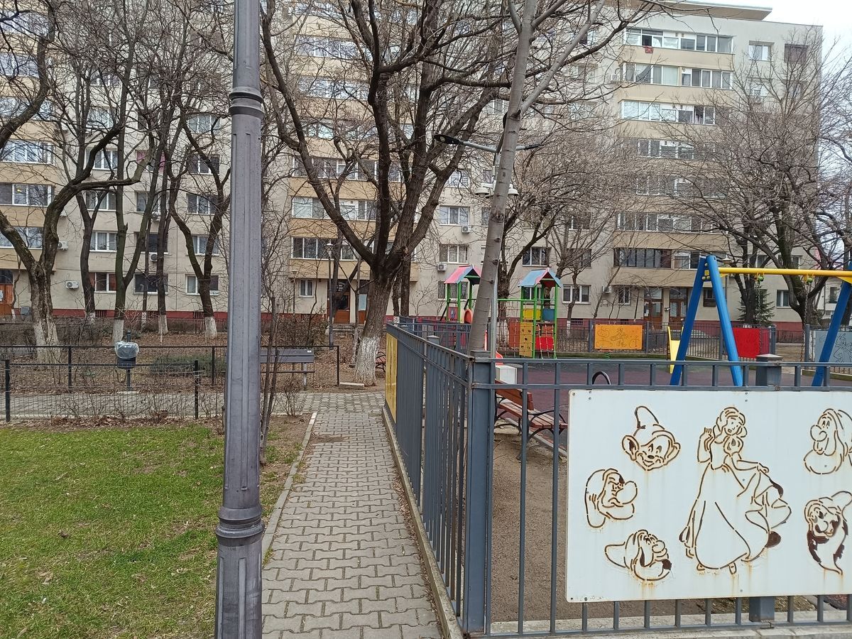 Apartament 3 camere-potential renovare,langa scoala si parc - Poză 1