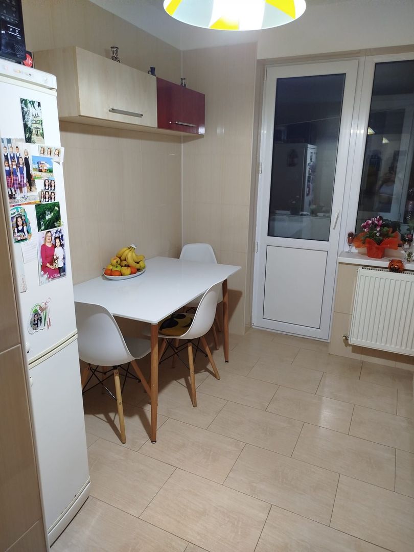 Apartament 3 camere de vânzare – Piața Centrală, etaj 3 - Poză 3