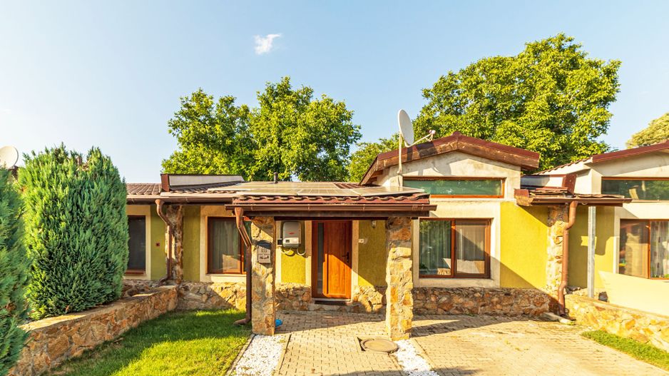 Casă în Cartierul Verde, independentă energetic - Poză 8