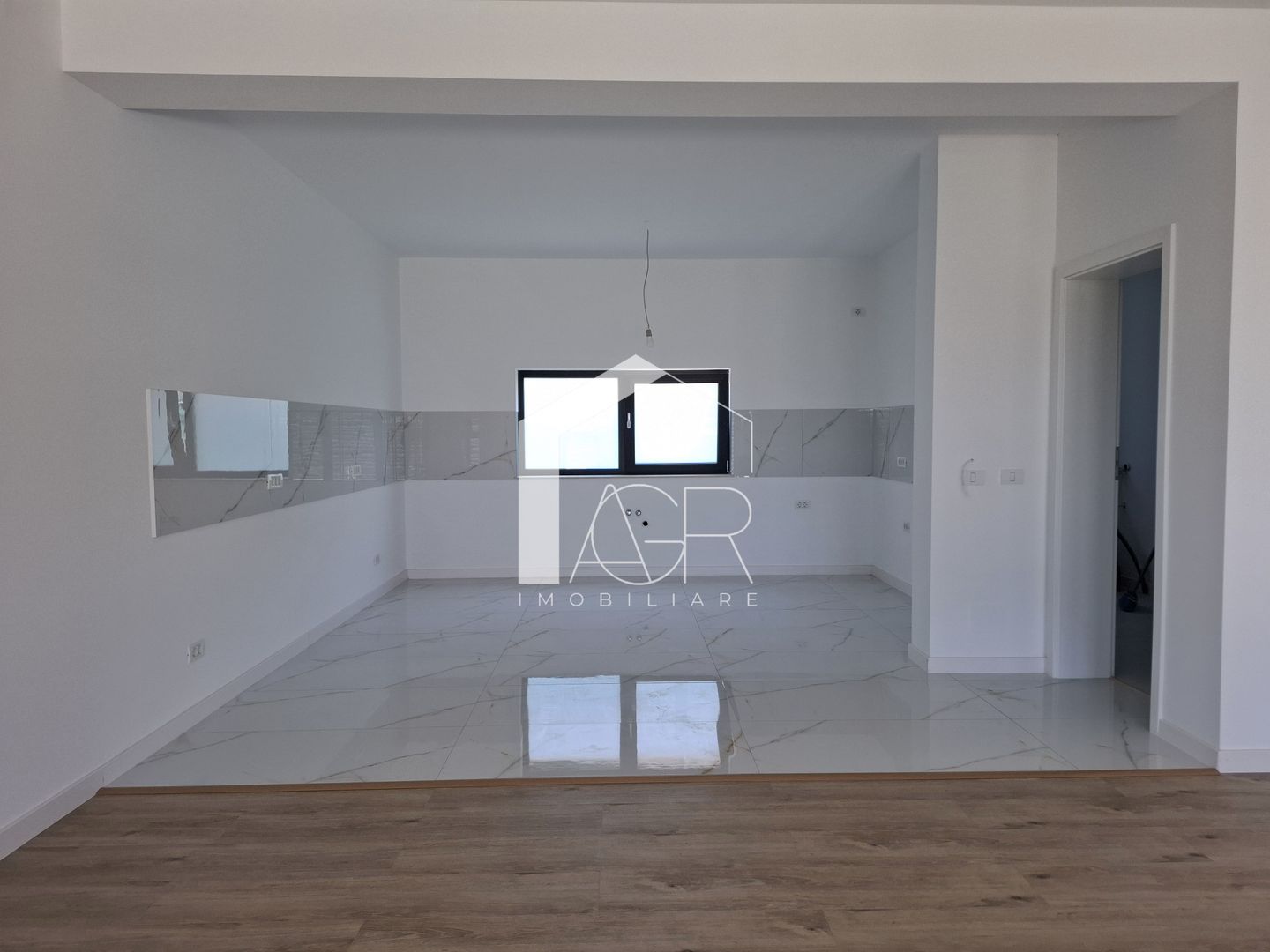 Casa cu 4 camere de vanzare, Bucov, Mica Roma - Poză 5