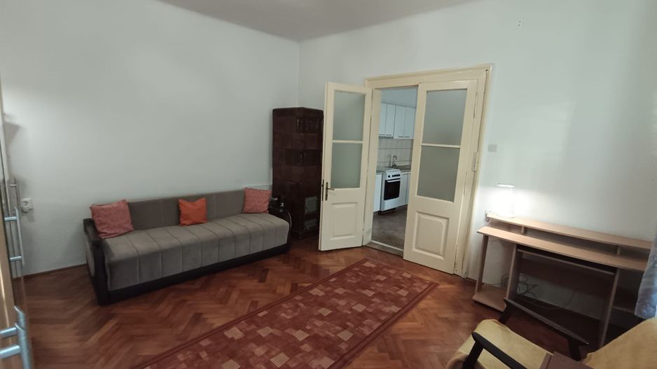 De vanzare! Apartament spatios la curte, zona centrala - Poză 12
