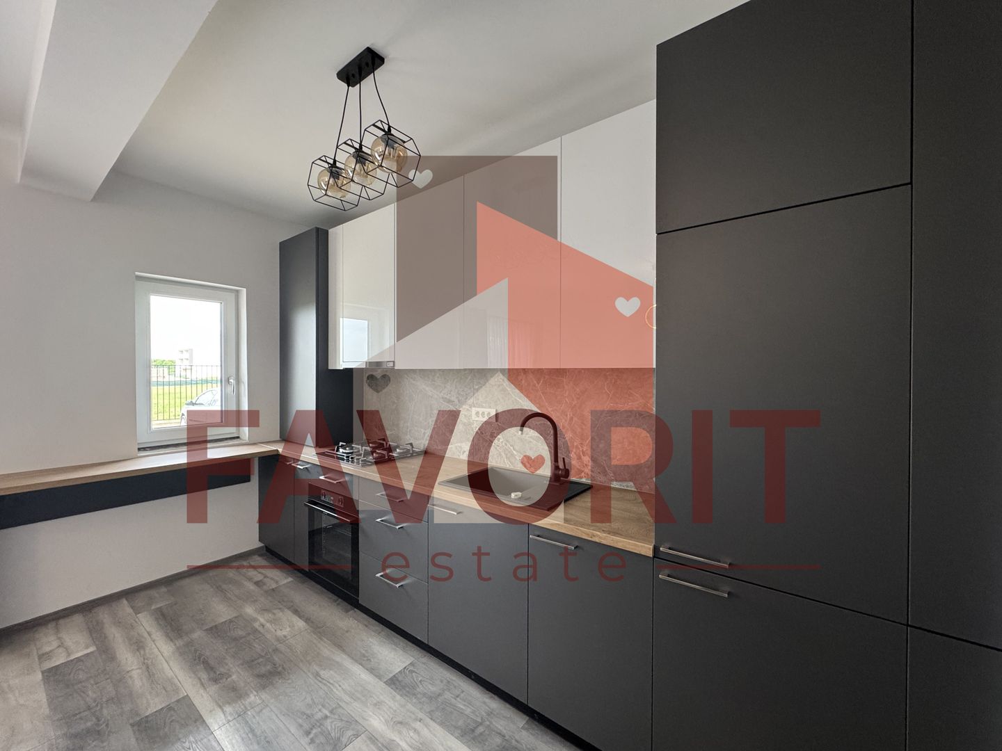 Mobilat si utilat. 2 locuri de parcare. Curte privata in CF - Poză 1