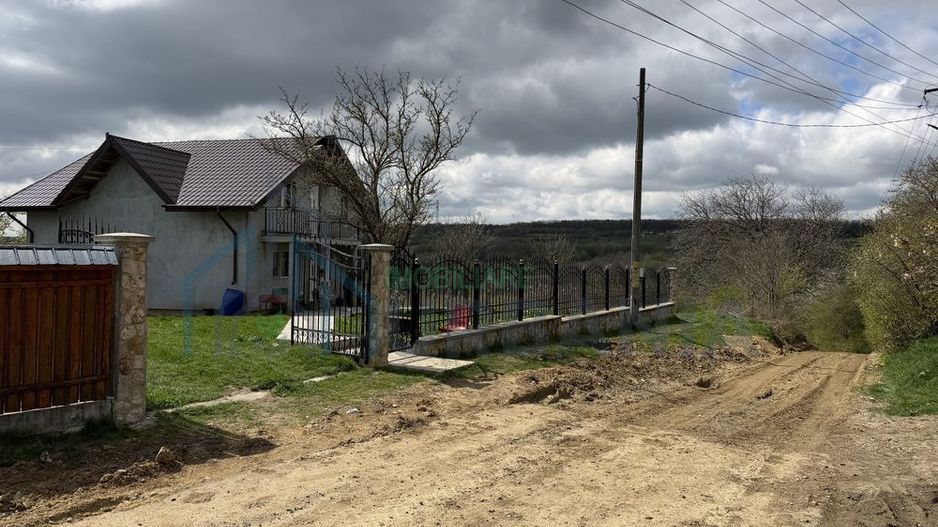 Casă P+M, 145 mp, teren 1640 mp, în zonă liniștită, Grajduri (Cărbunari) - Poză 1