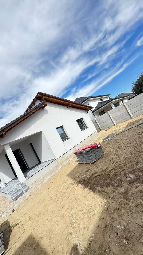🏡 CASĂ DE VÂNZARE - Poză 3