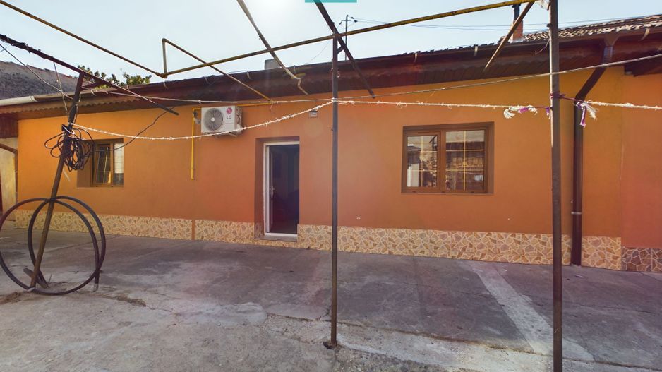 Apartament cu 2 camere la curte comună, Pârneava - Poză 1