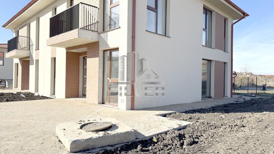 Casa cuplata in zona accesibila cu CF. - Poză 1