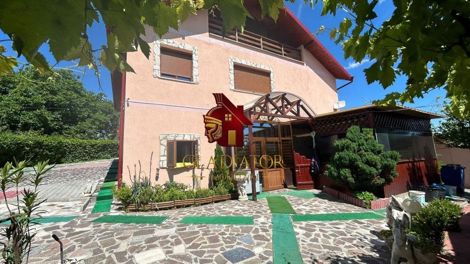 Vila impresionanta Husi + 2835 mp teren, P+1+M, constructie deosebita - Poză 4