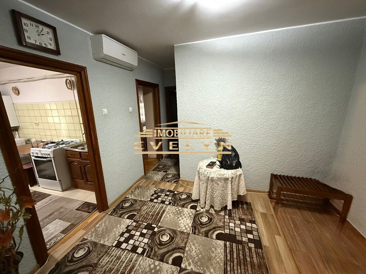 De vânzare apartament 3 camere – zona Pietonalul Transilvaniei (Piata Mare) - Poză 2