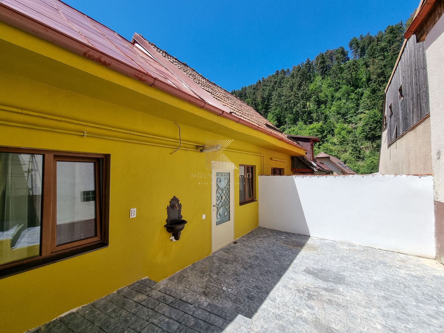 Casă individuală complet renovată, situată în centrul istoric al Brașo - Poză 1