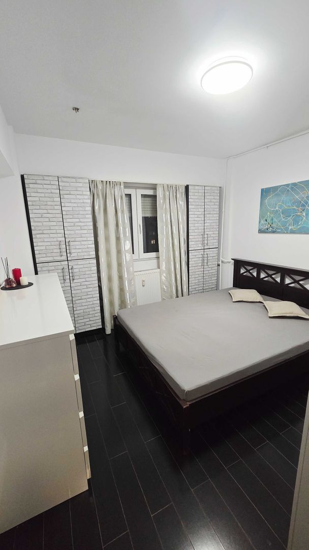 Apt 2 camere - 1 mai vis a vis de piata - Poză 3