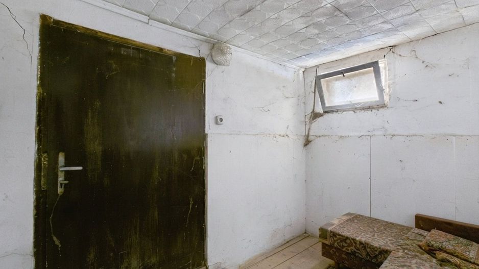Casă modestă cu 3 camere din văiugă în Bătania - Poză 7