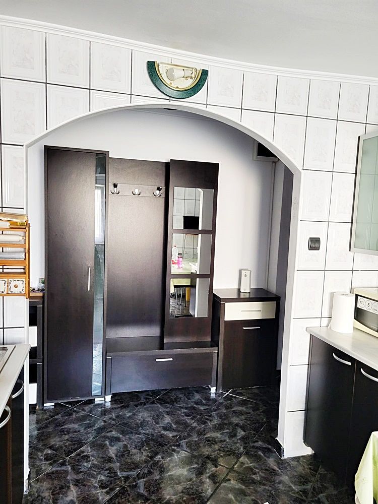 Codlea, apartament 2 camere decomandat, etaj 1, mobilat, 75000 euro - Poză 10