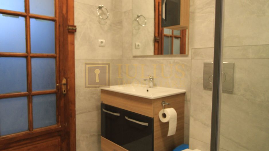 3 camere, curte comuna, centrala proprie. - Poză 15