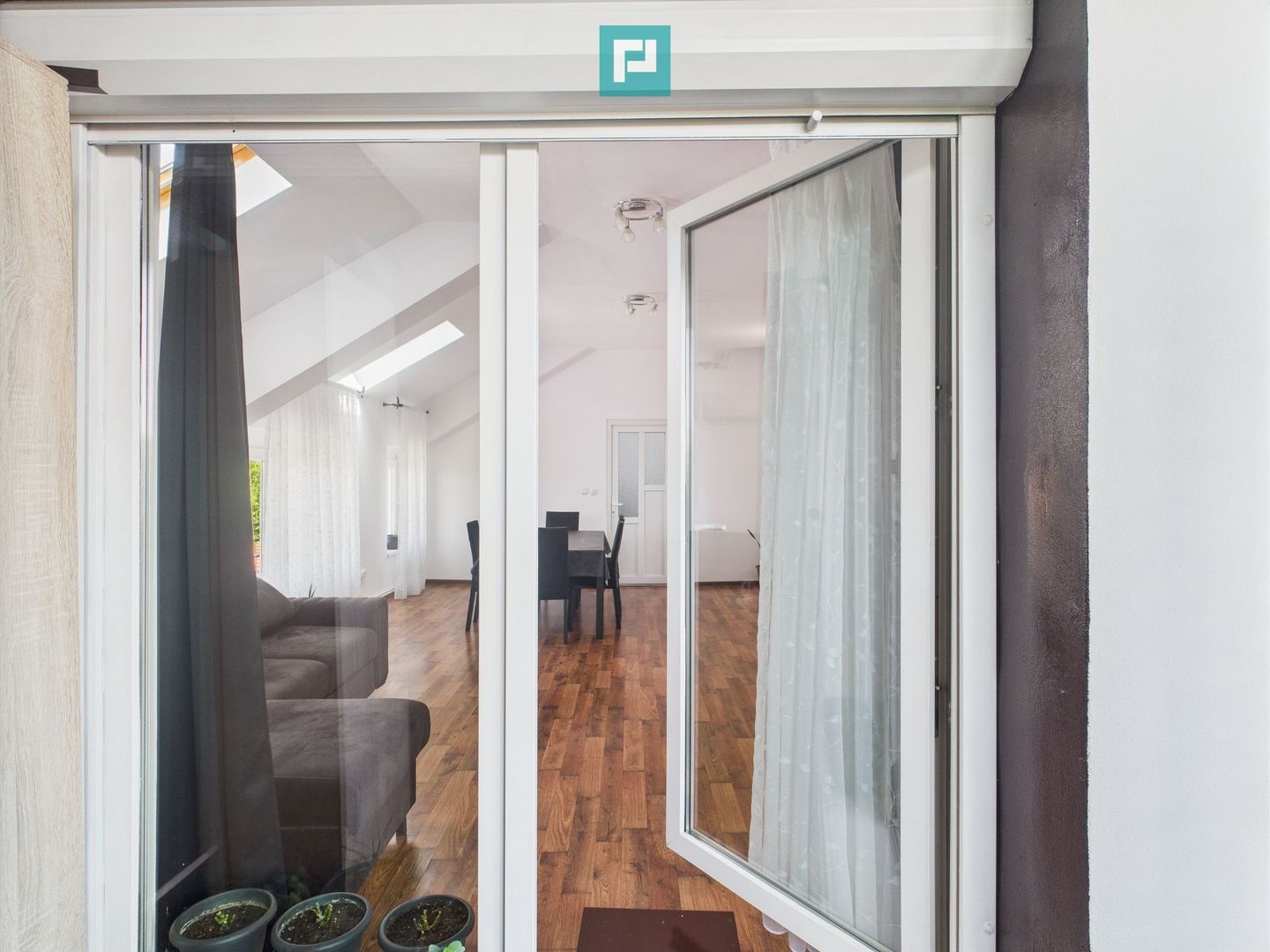 Apartament deosebit cu 3 camere , zona Fratelia - Poză 12