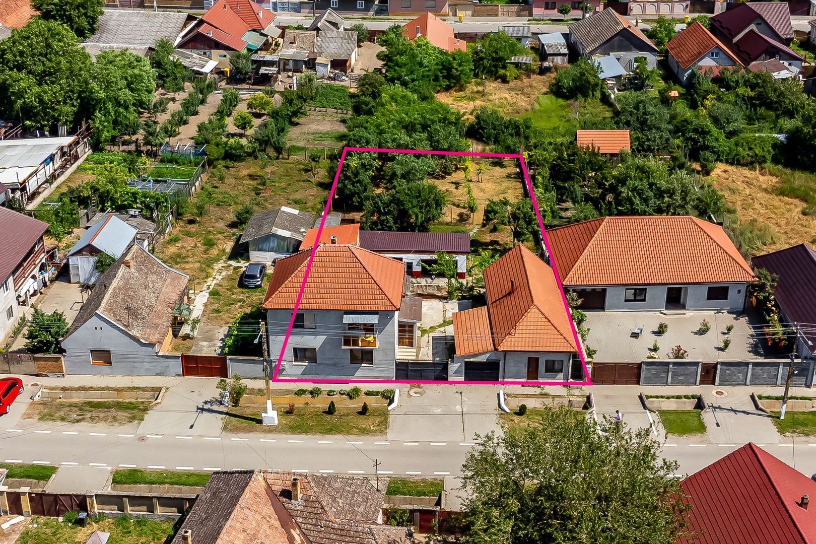 Casă cu 2 corpuri de clădire în Pecica, Arad. - Poză 1