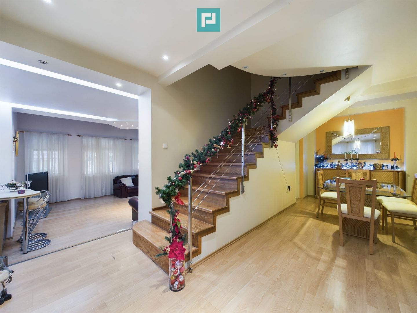 Casă situată Central în Dumbrăvița - Poză 8