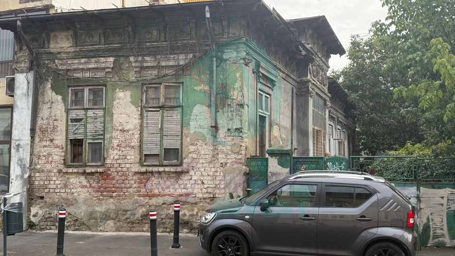 Casa cu teren total 248 mp pe Matei Voievod - Poză 1