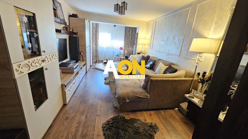 Apartament 3 camere, Cetate, etaj intermediar - Poză 2