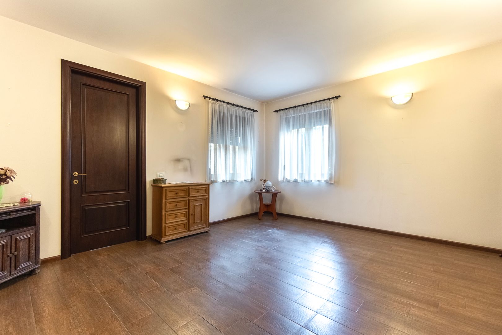 Arhitectura din Piatra si Lemn pe Malul Lacului Mogosoaia - Poză 12