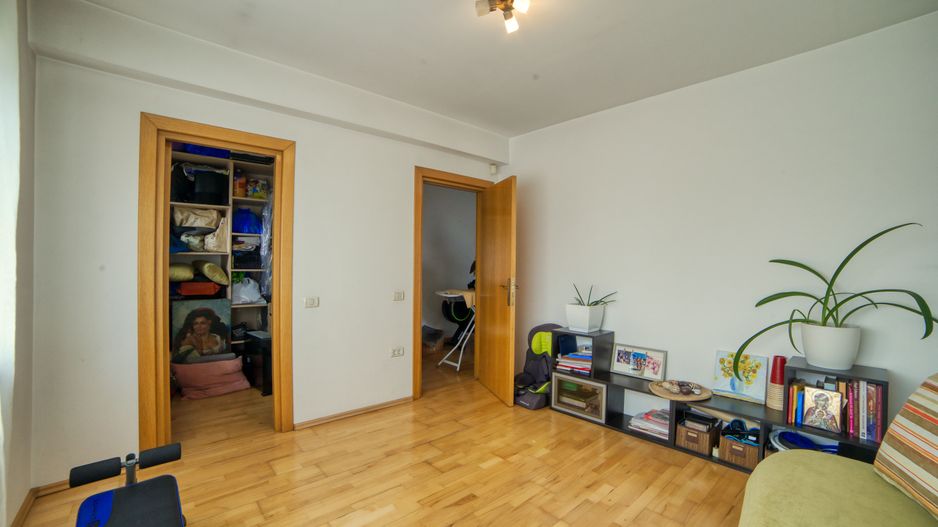 Casa complet mobilata 5 camere 3 bai curte generoasa - Poză 29