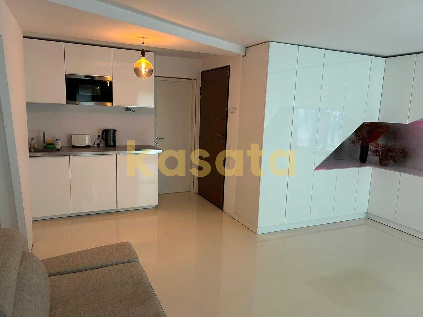 Garsonieră cochetă de închiriat – Șișești, confort și liniște - Poză 4