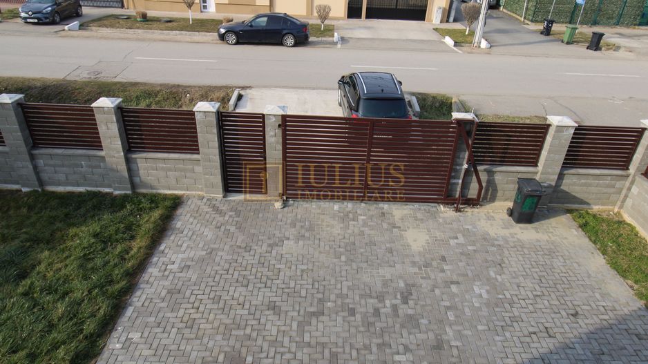 Braytim; 3 dormitoare, living saptios cu semineu. - Poză 1