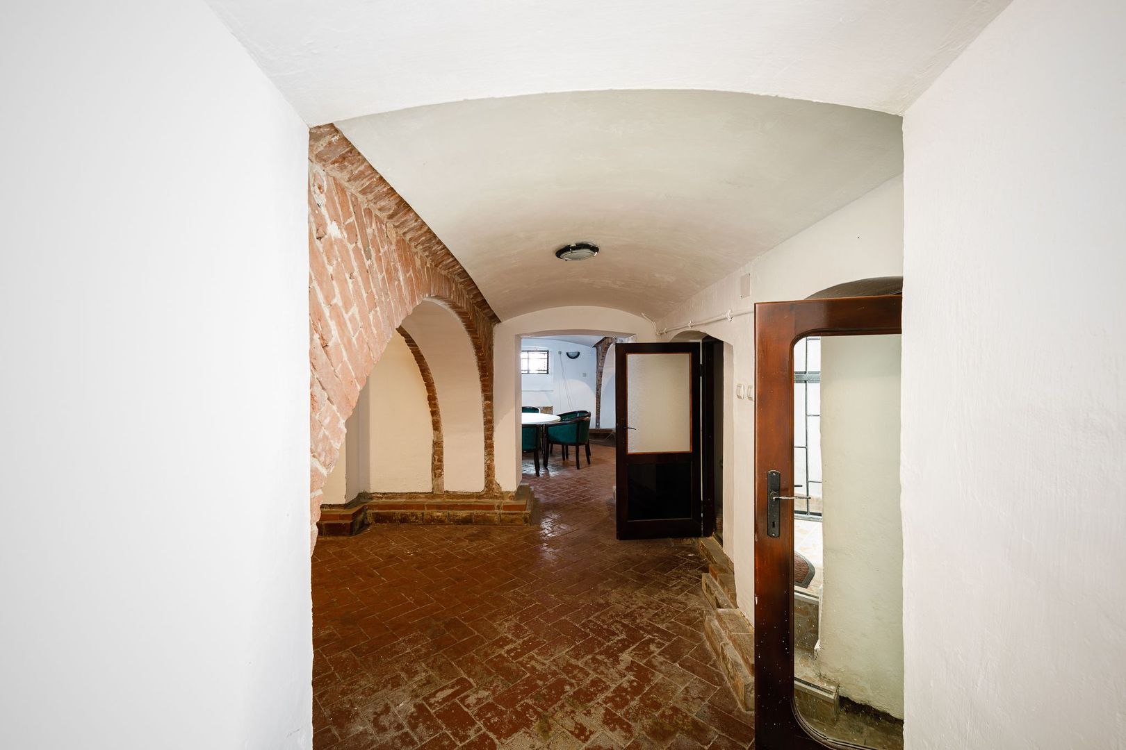 P-ta Maria | Spatiu Demisol | 97 mp | Acces parcare privata | Com. 0% - Poză 5