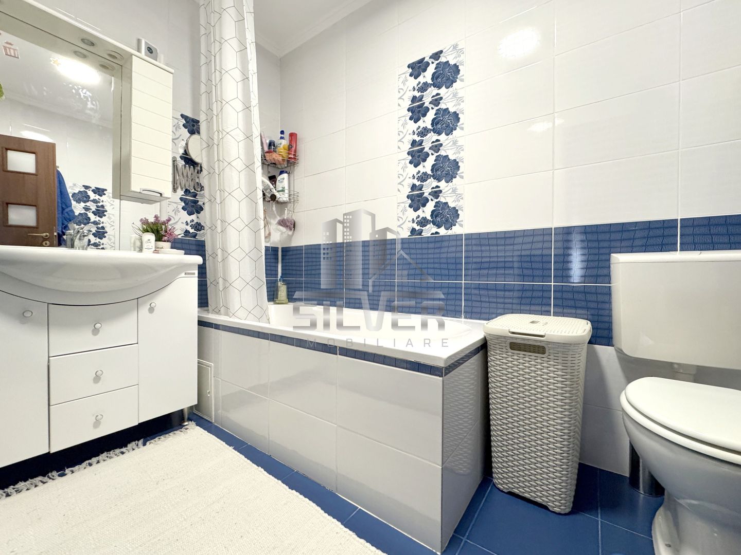 Apartament cu 3 camere la cheie+2 parcari. - Poză 9