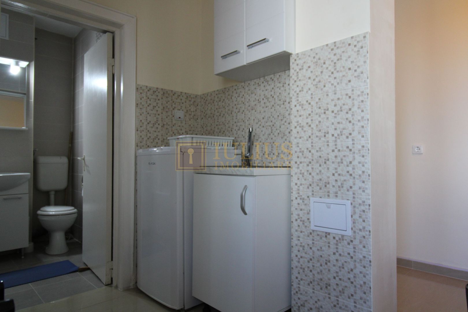 Medicina - Iulius Mall, dormitor cu pat matrimonial. - Poză 8