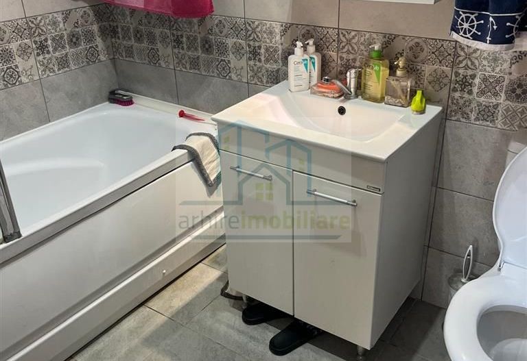 Apartament 3 camere decomandat et 1/4 2 bai loc de parcare inclus in pret - Poză 13