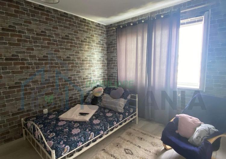 Închiriez Garsonieră – # (Zona Piata Nicolina) - Poză 1