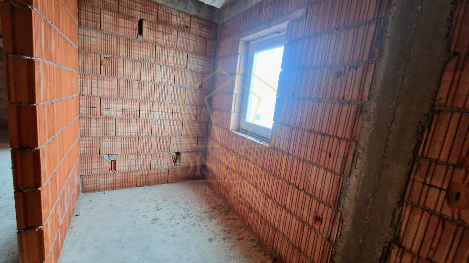 Duplex la rosu cu 3 camere | Mosnita Veche | Padurea Bistrei - Poză 3