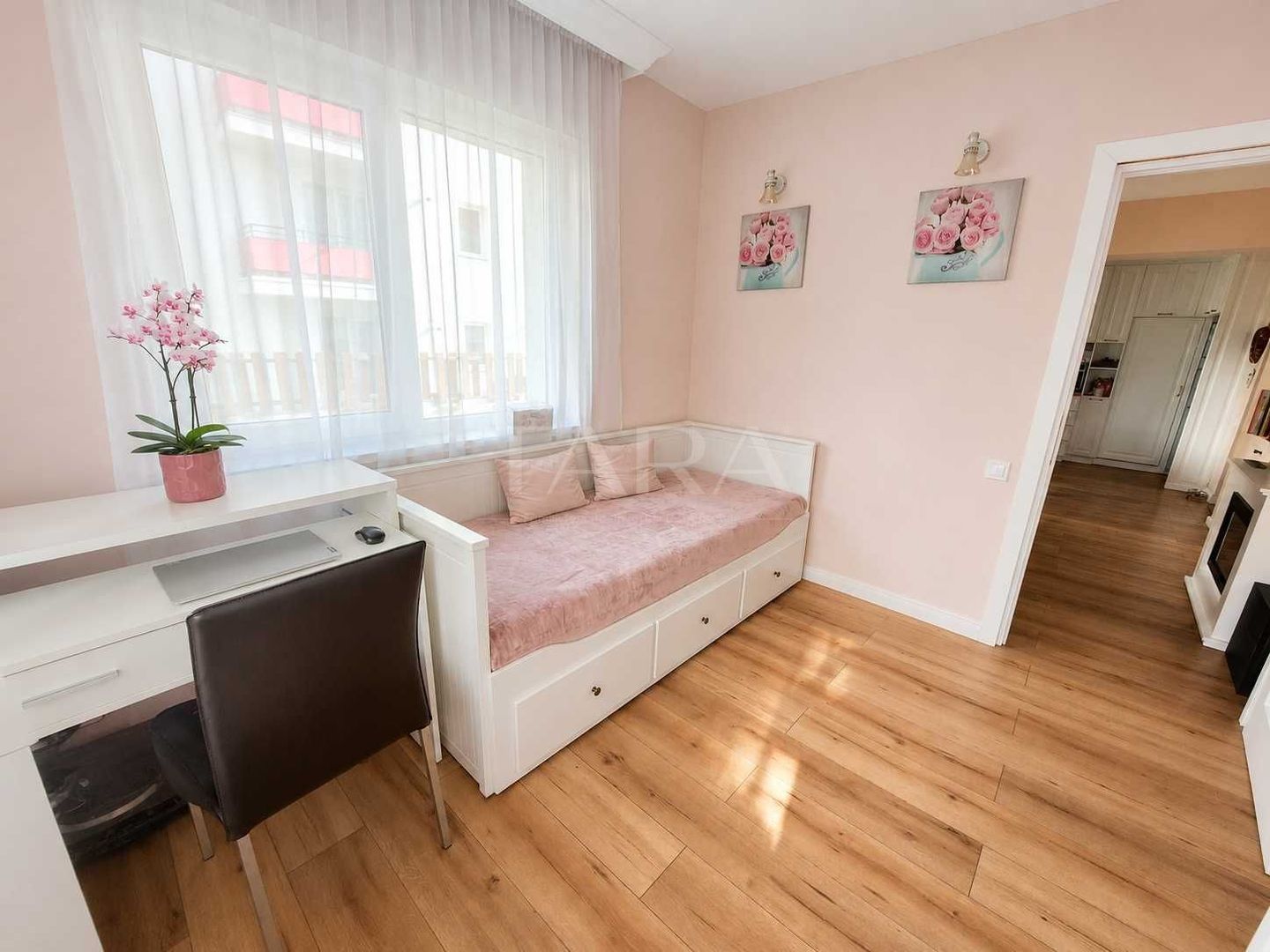 Apartament cu 3 camere, terasă de 125 mp, Baciu. - Poză 6