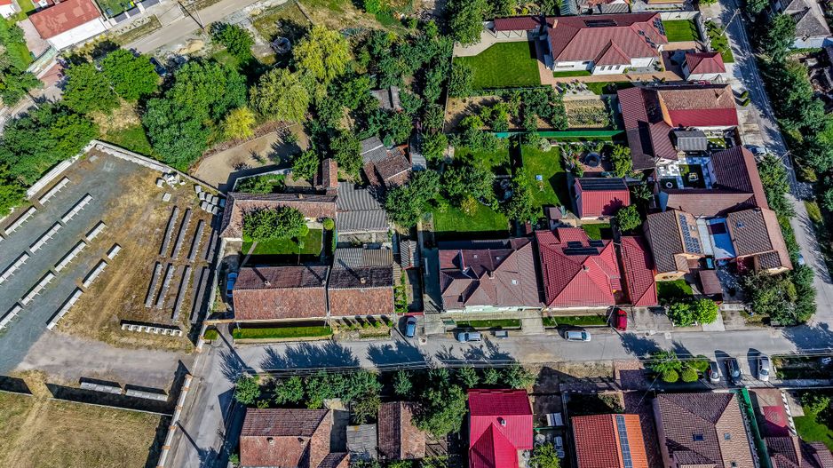 Casa 3 camere, bucatarie si baie, in zona centrala din Chisineu-Cris - Poză 2