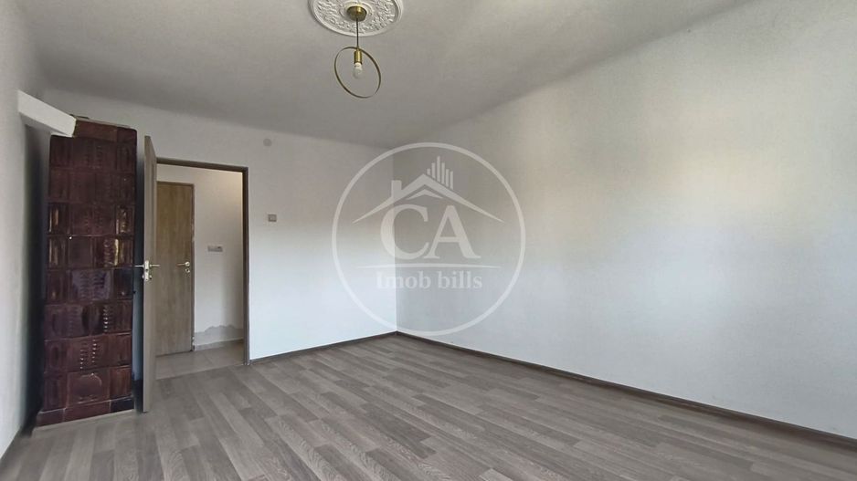 Apartament de vanzare cu 2 camere si curte in zona Centrala, Otadeaa - Poză 1