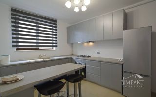 Casa cuplata cu 6 camere si curte in cartierul Intre lacuri. - Poză 4