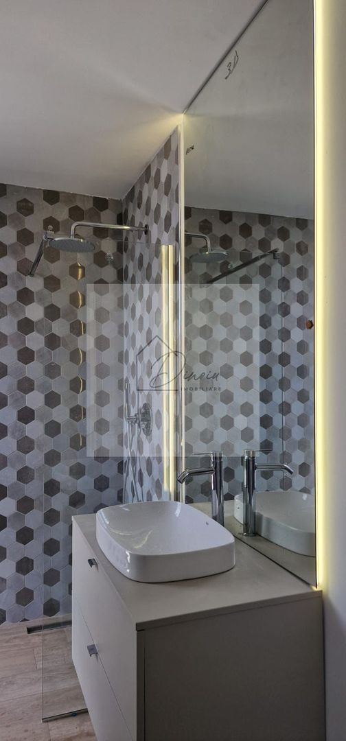 Vila de vanzare 5 camere ,4 bai, curte 85 mp zona Jollie Ville Pipera - Poză 15