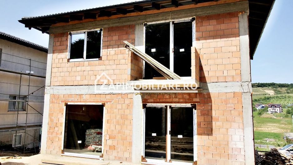Casa  4 camere,2 bai,136 mp, 550 mp teren zona Corunca - Poză 3