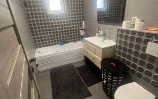 Vand apartamnet mobilat/utilat la cheie 52 mp +8 balcon - Poză 6