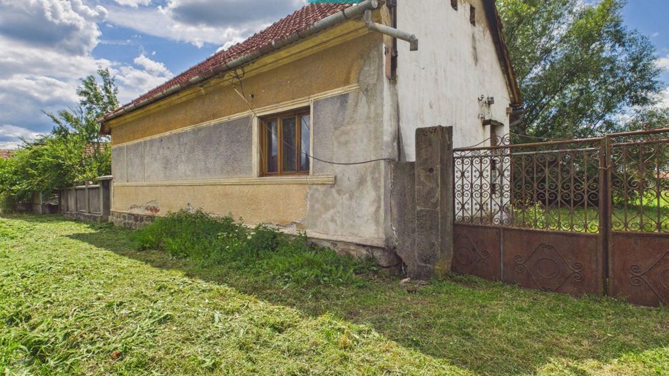 Casă cu teren de 2341 mp, în Bonțești, Arad - Poză 1