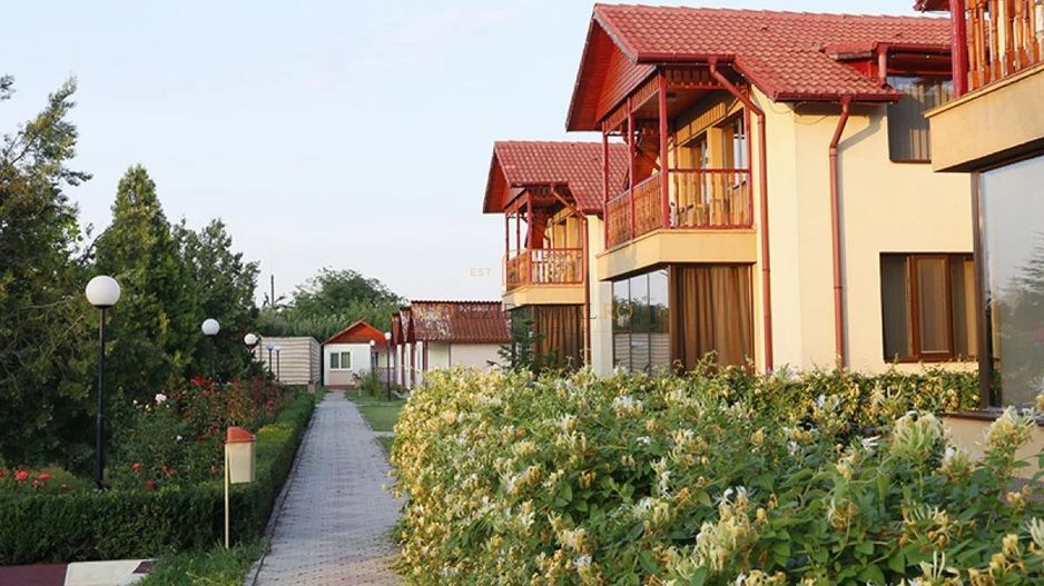 Complex turistic de vanzare, afacere functionala, Comuna Berceni - Poză 5