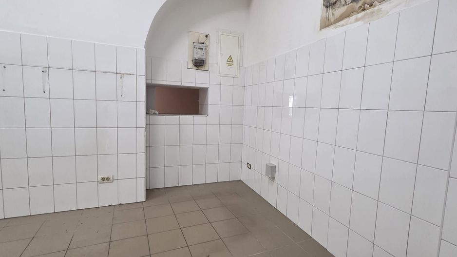Spatiu comercial de inchiriat – fosta Pizzeria Unirii, Lugoj - Poză 9