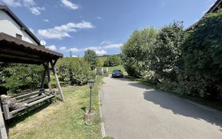 Casă cochetă cu teren generos și panoramă Chinteni - Poză 25