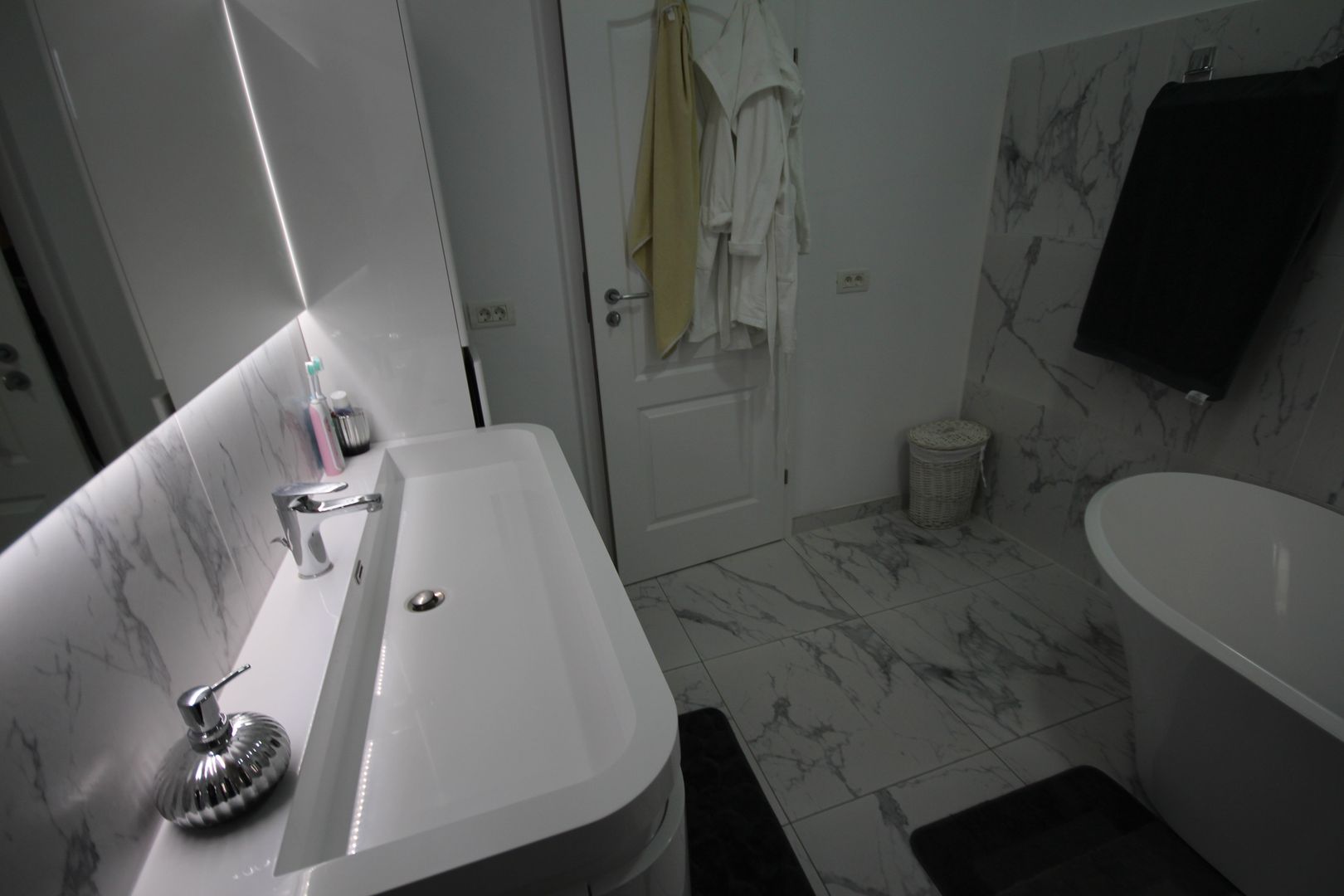 Modern si primitor - Poză 22