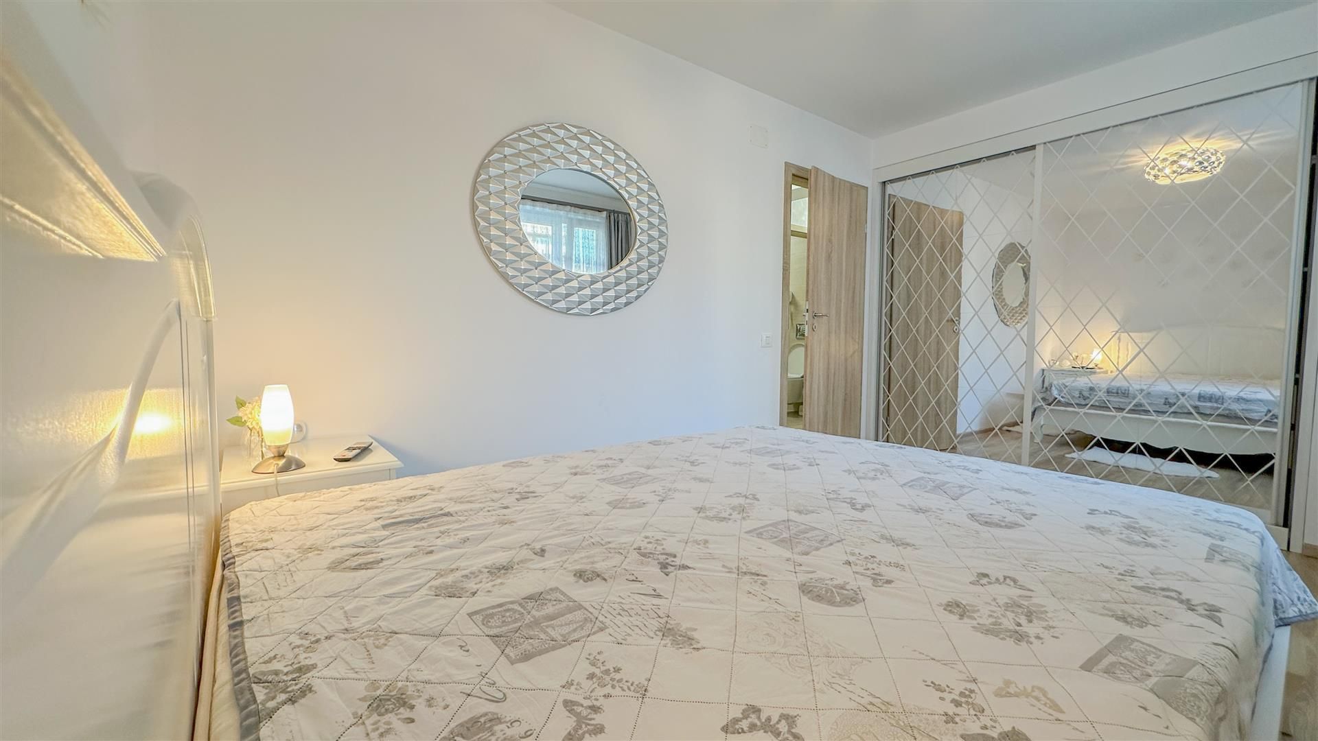 Apartament superb 2 camere + parcare Urban Coresi - Poză 16