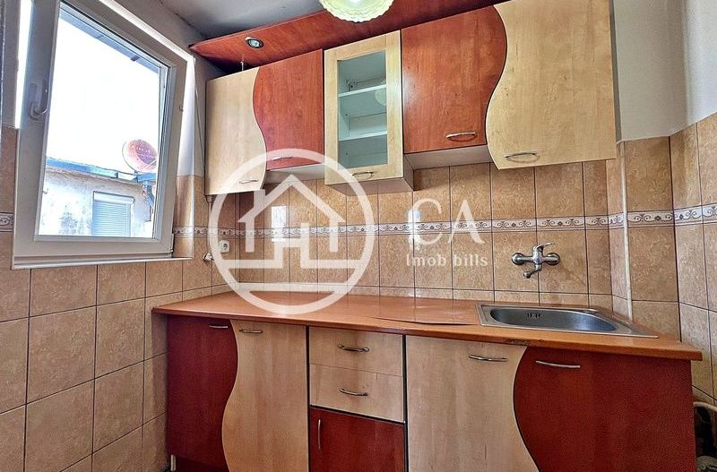 Apartament de vânzare cu 3 camere în zona Velența, Oradea - Poză 5