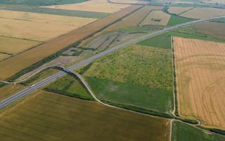 Teren 12 ha la Autostrada A1 cu PUZ aprobat - Poză 2