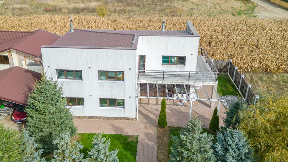 Casa individuala formata din living si 4 dormitoare in Halchiu - Poză 2