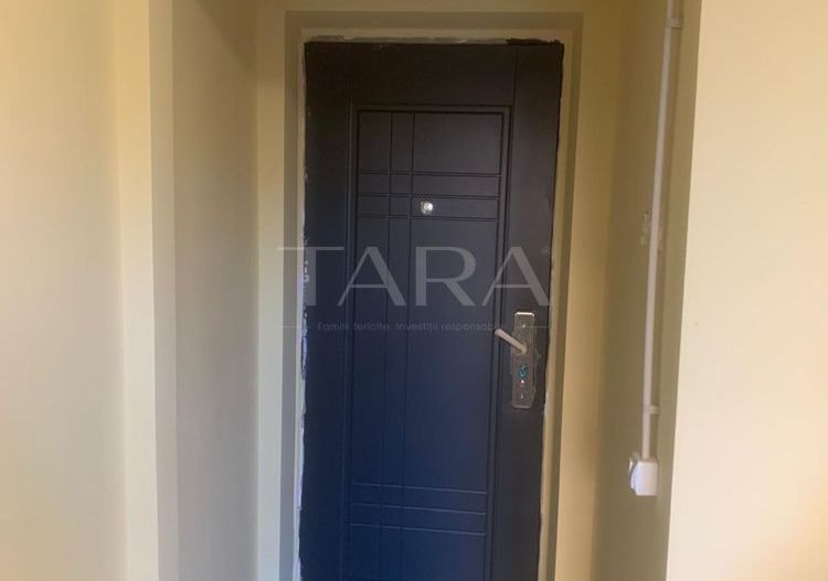 Garsonieră renovată cu baie proprie – zona Hotel Royal, - Poză 1