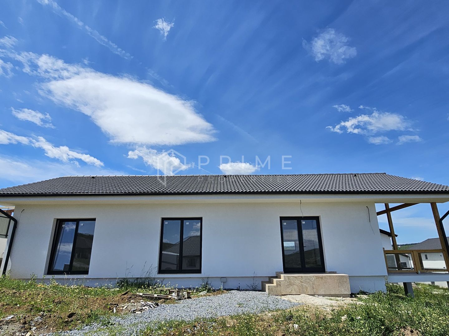 Vilă chalet modern cu perete panoramic de sticlă - Livezeni, Mureș - Poză 4